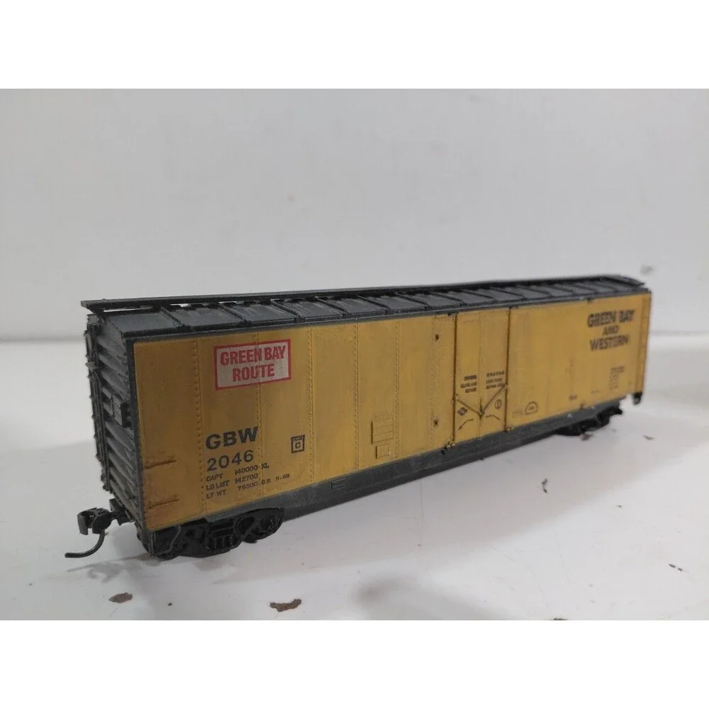 Athearn 2046 HO Gauge Model Railroad Weathered Greenbay & Western Boxcar